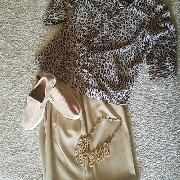 Chaus, 0141, vintage button down Animal Print blouse, elegant,  sz 6 - Picture 7 of 10